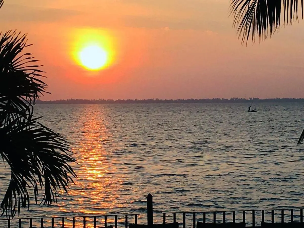 Hotel Leaf On Lagoon Negombo